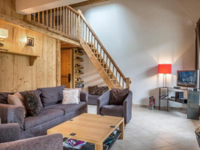 Chalet moderne avec grands espaces, garage et WIFI - FR-1-304-131